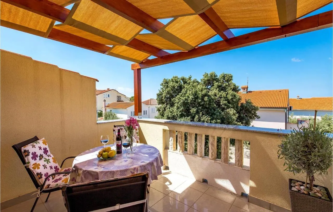 1 Bedroom Cozy Apartment In Mandre 0*,