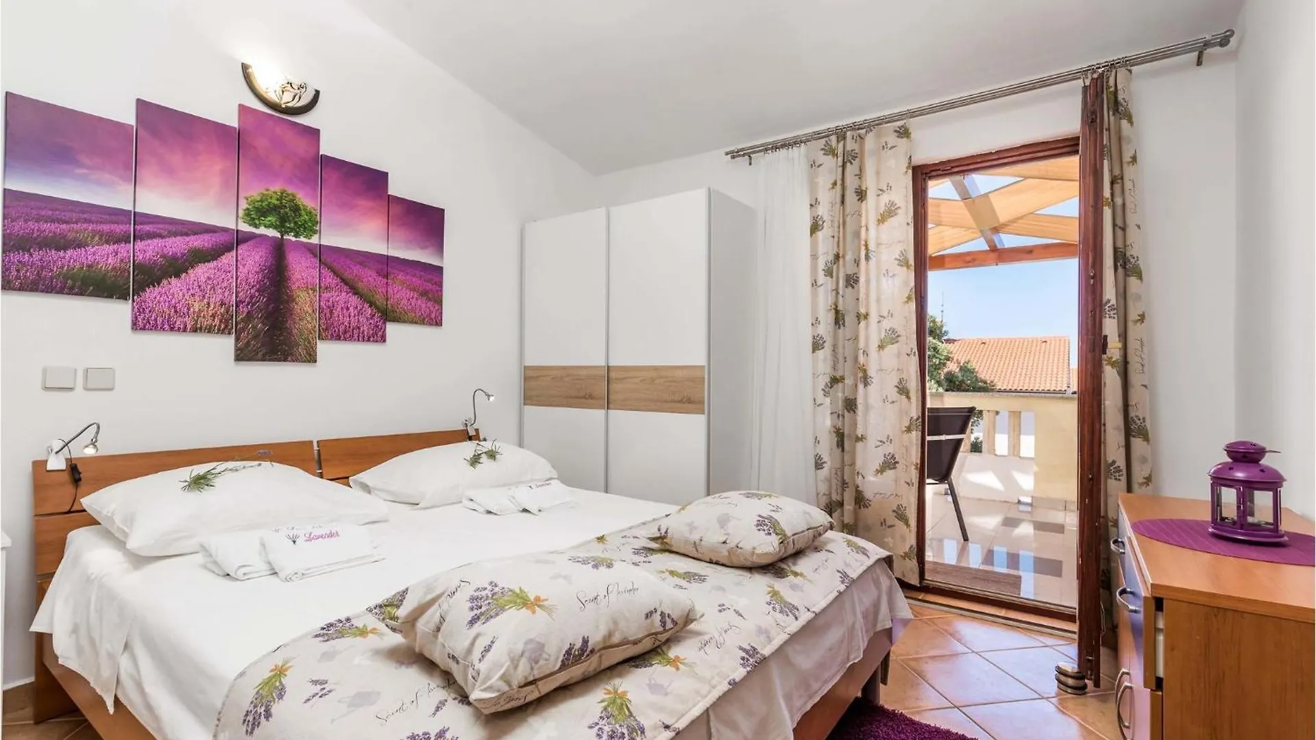 1 Bedroom Cozy Apartment In Mandre Croatia